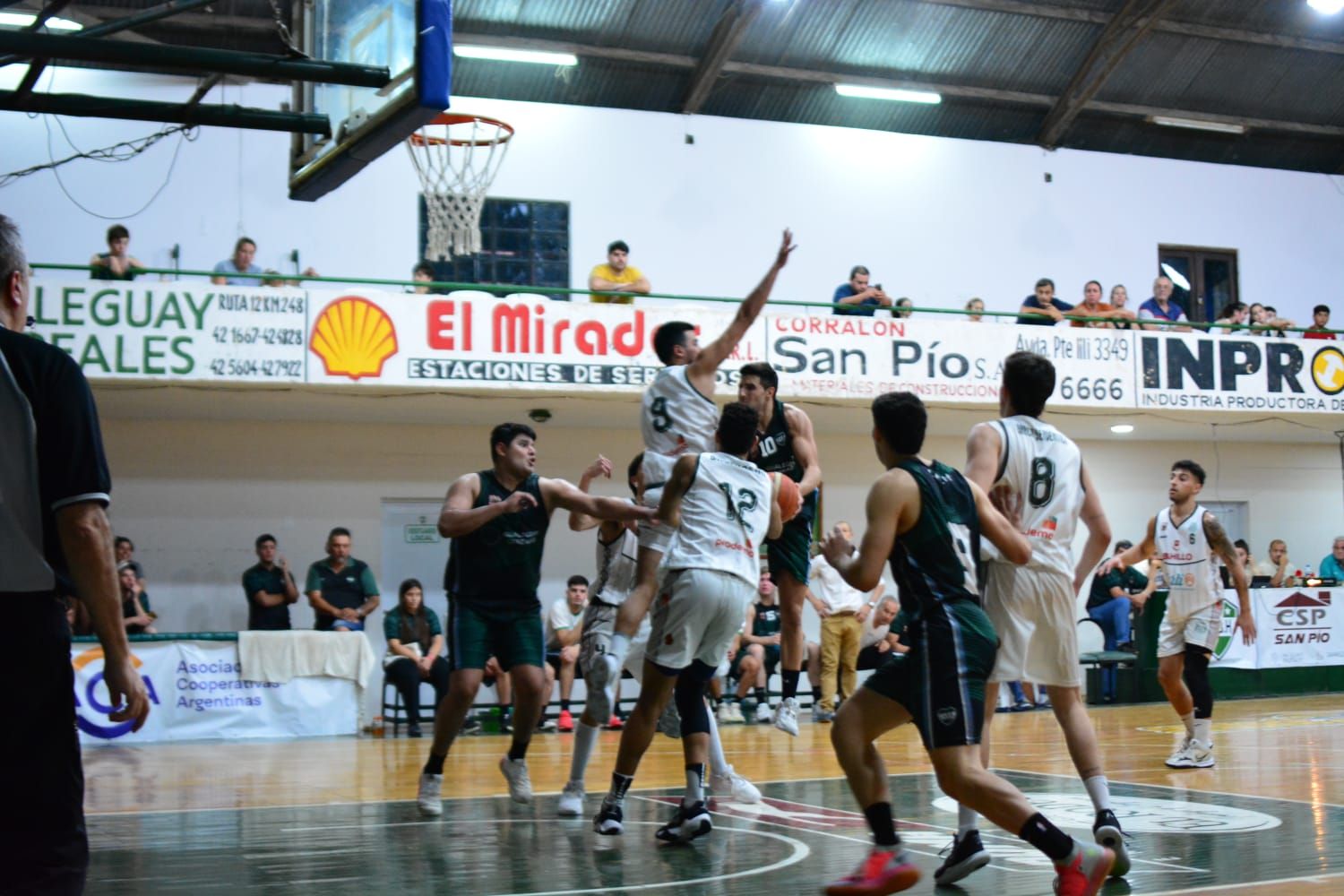 B.H. eliminado. Se acabó la ilusión de jugar un nuevo torneo Federal al perder ante Racing en Gualeguaychú por 68-57.