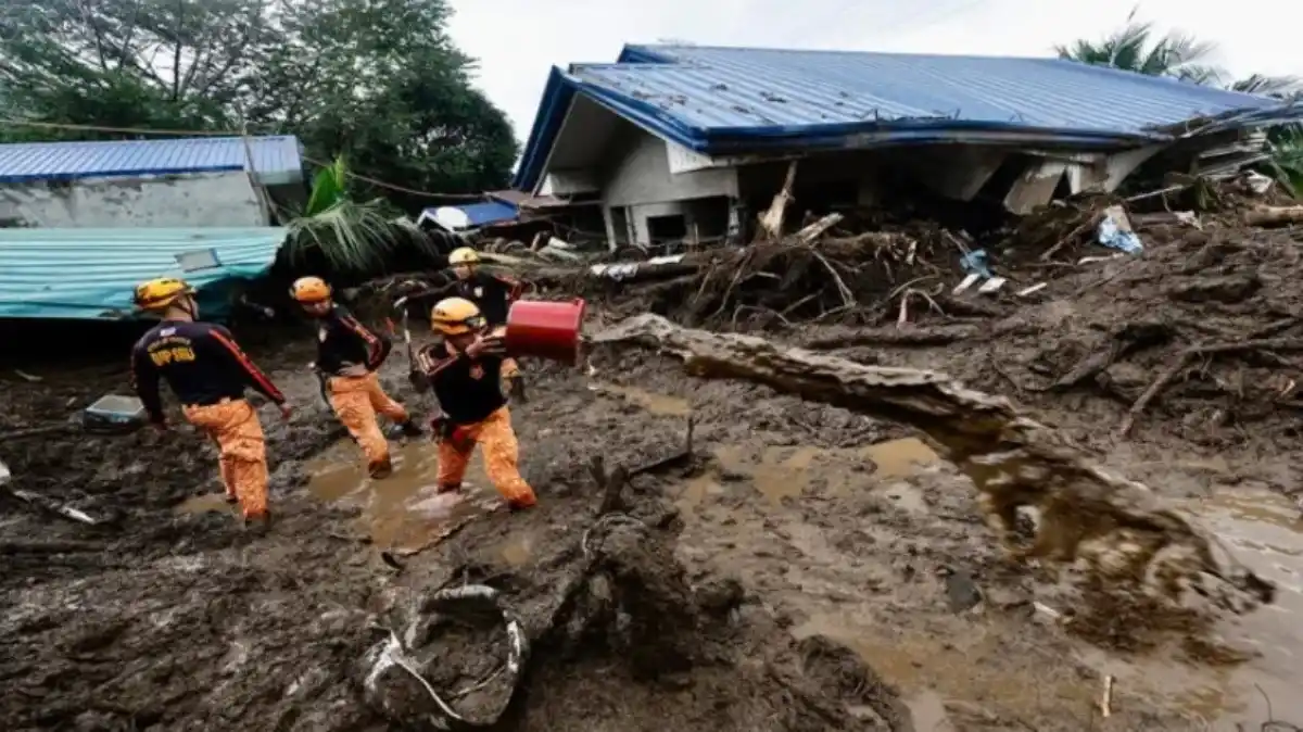 Asciende a 100 los fallecidos por la tormenta tropical Trami en Filipinas