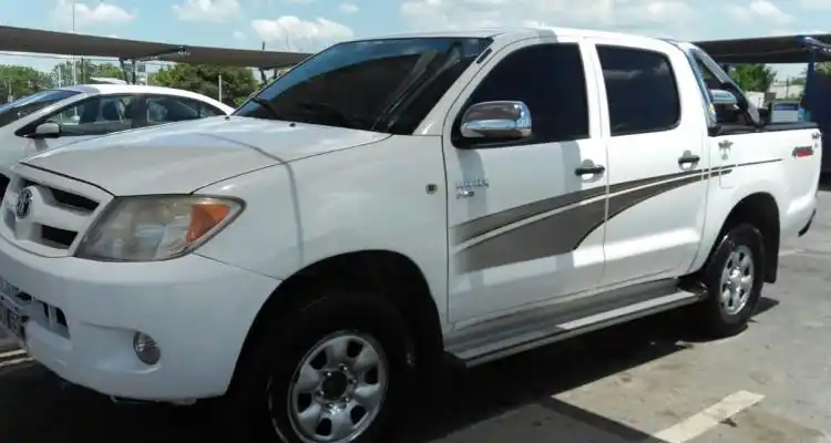 Robaron una camioneta de la vía pública