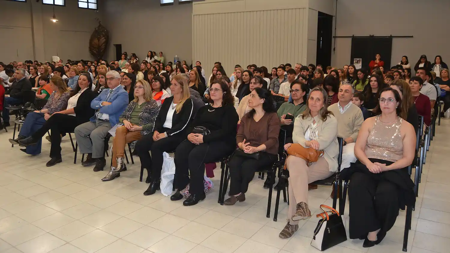 Emotivo acto de graduación del instituto superior de enfermería profesional D-79