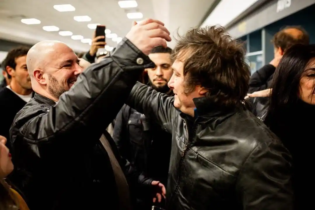 Carrancio junto a Milei. Foto: @alecarrancio