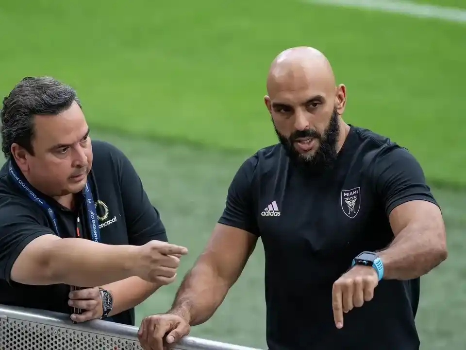 Yassine Cheuko  GUARDAESPALDAS MESSI   EXPULSADO  MLS