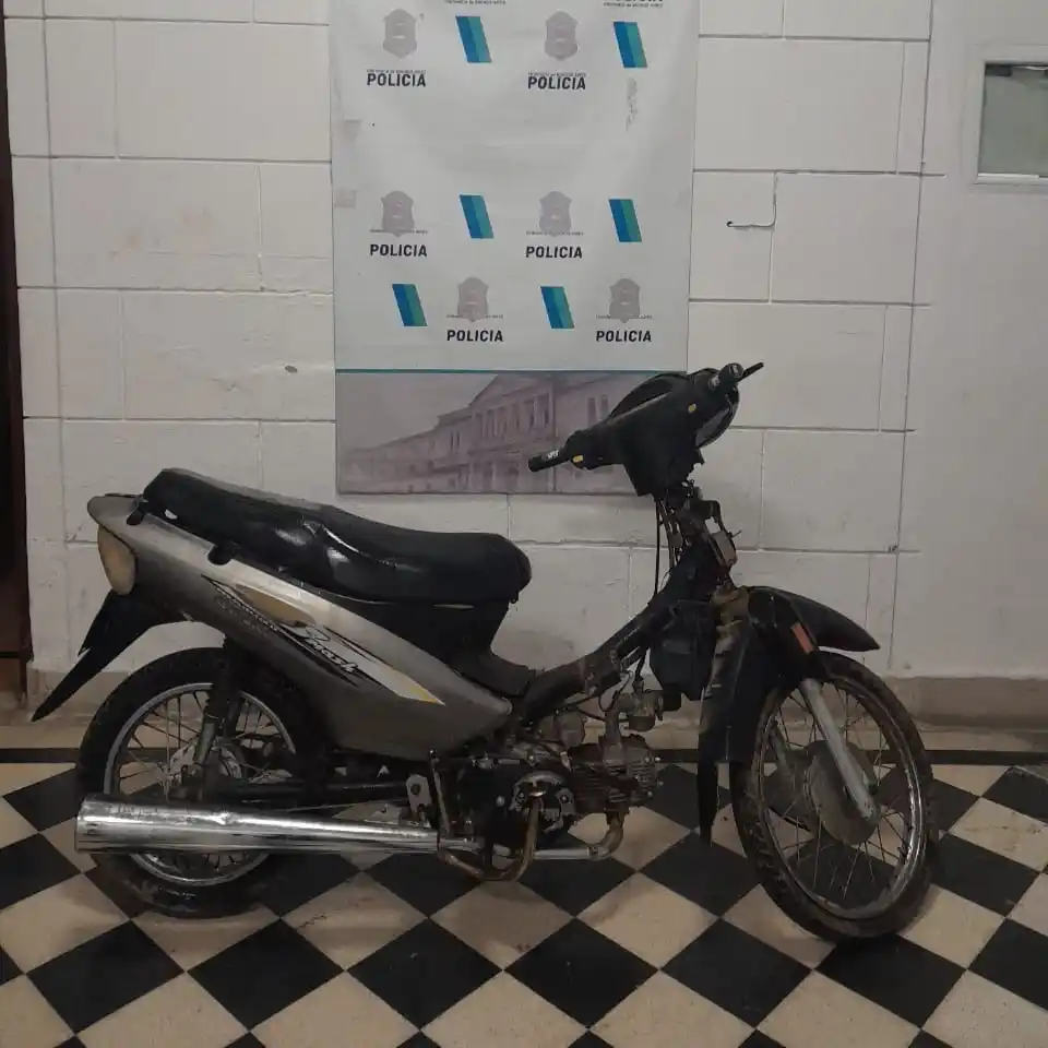 Moto recuperada en Avenida Almafuerte al 2200