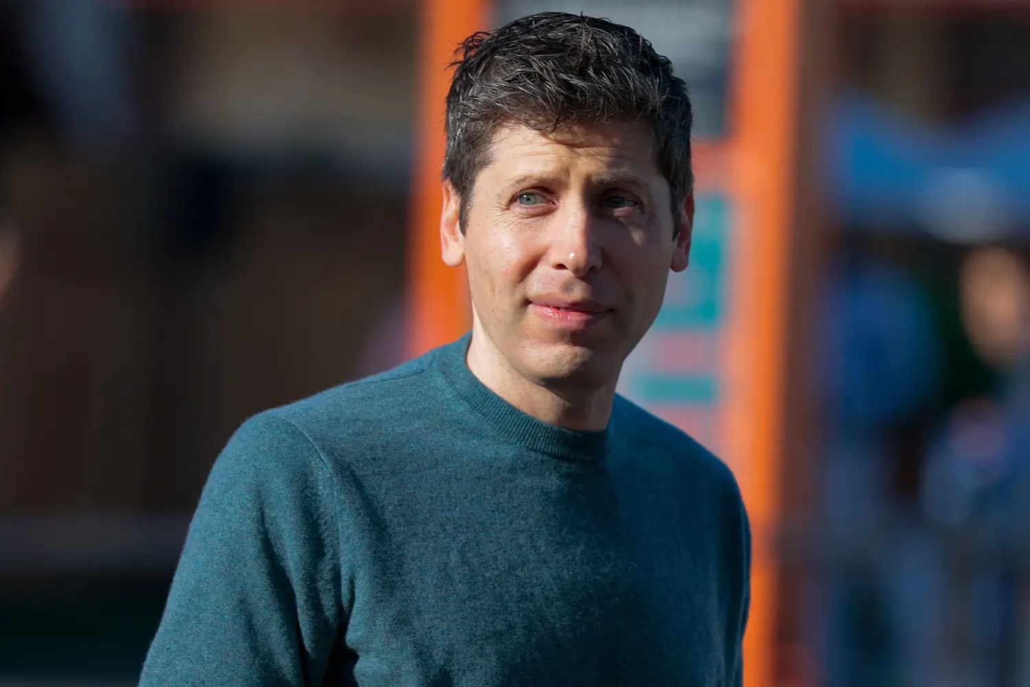 Sam Altman cuestiona el uso de computadoras personales para ejecutar modelos de inteligencia artificial