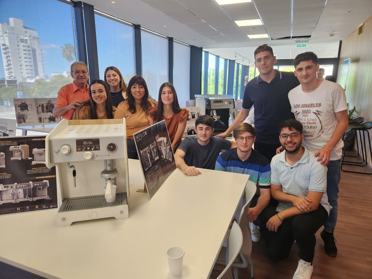 Estudiantes de Diseño Industrial presentaron proyectos de cafeteras modulares personalizables