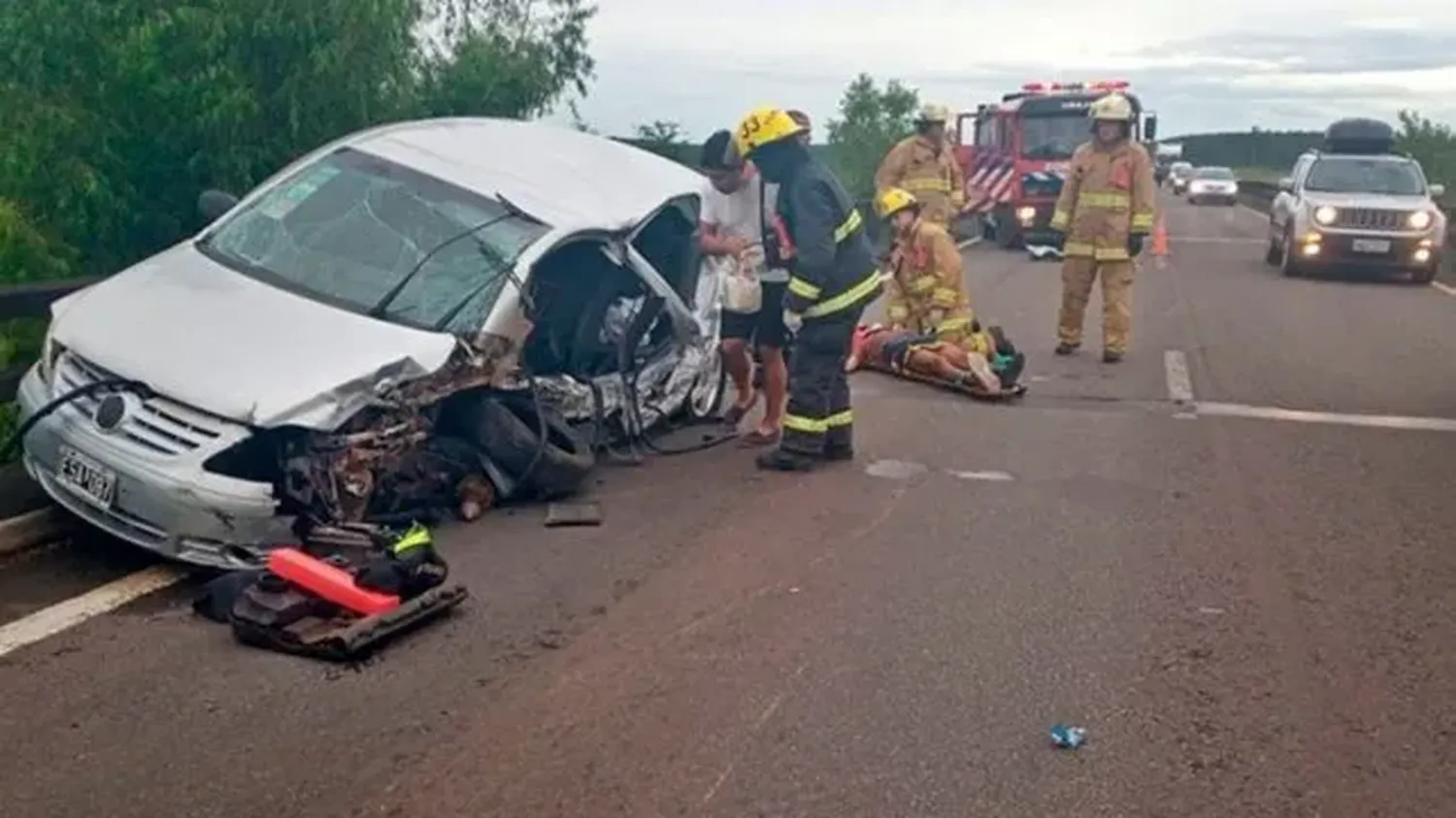 Cuatro personas hospitalizadas tras violento choque en la Ruta 14