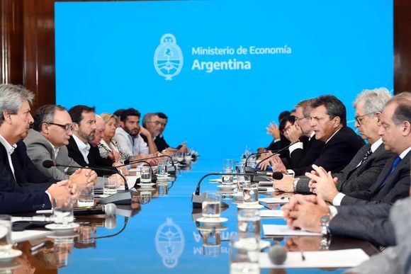 Massa anunció un nuevo Dólar Agro a $300 para la soja y las economías regionales