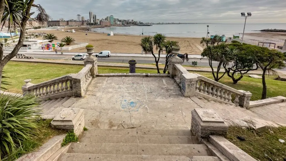 Inician la restauración de la Escalera Imperial construida en 1903