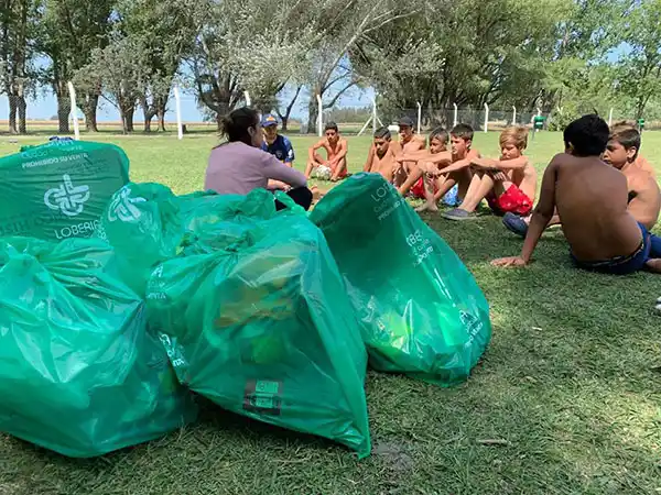 Comenzó el taller de separación de residuos en el natatorio