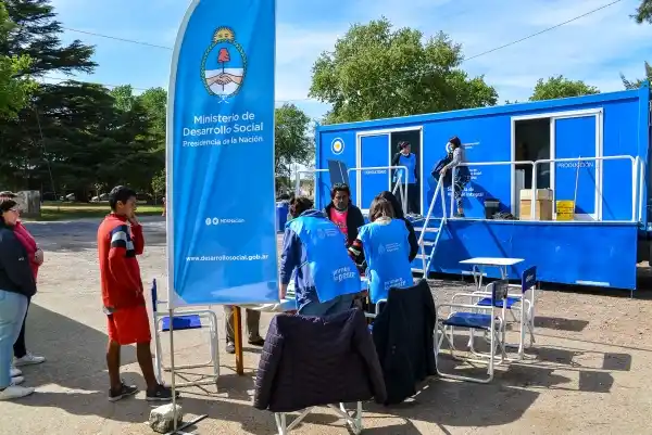 El camión Oftamológico del Ministerio de Desarrollo Social permanecerá en Chascomús hasta el jueves 6