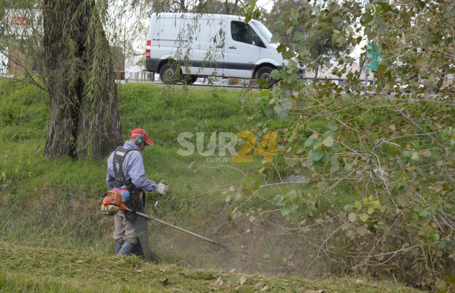 El Gobierno de la ciudad capacitó a operarios de motoguadañas