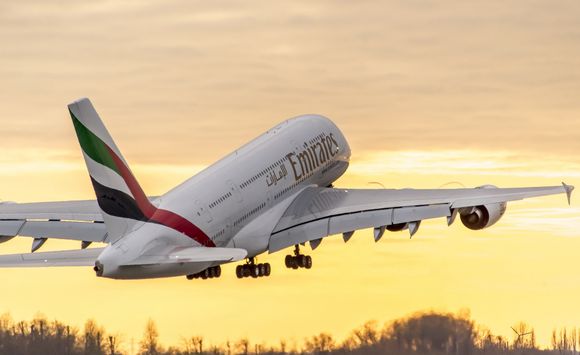 Emirates comenzó a utilizar un A380 para transportar carga y se prepara para distribuir la vacuna del Covid-19