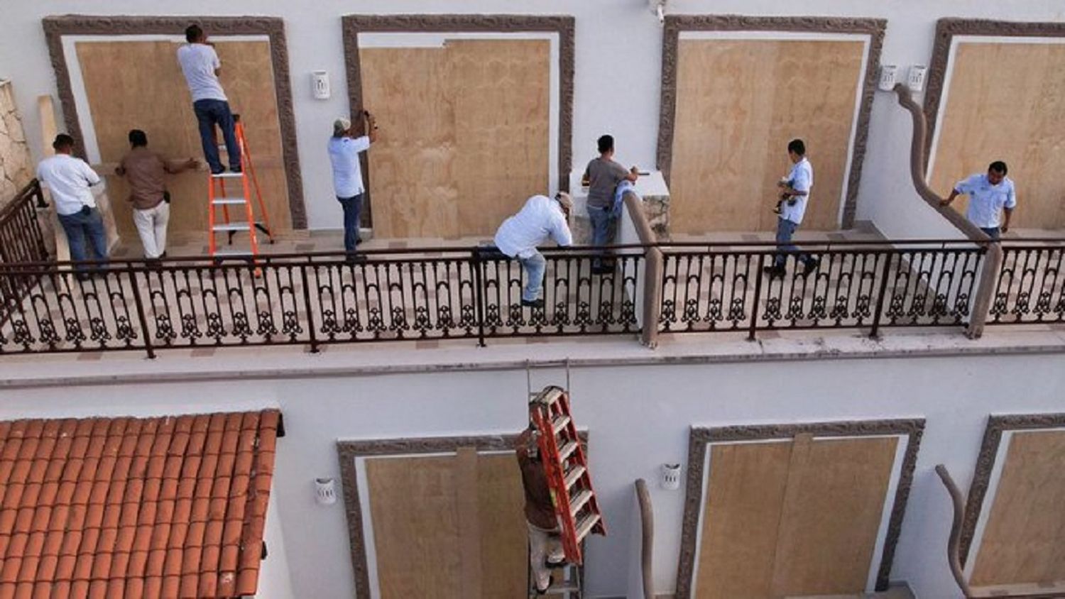 MÉXICO SE ALISTA PARA LA LLEGADA DE BERYL: el huracán se debilitó a su paso por Jamaica
