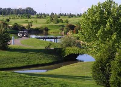 Encuentran cadáver en laguna de country de Pilar