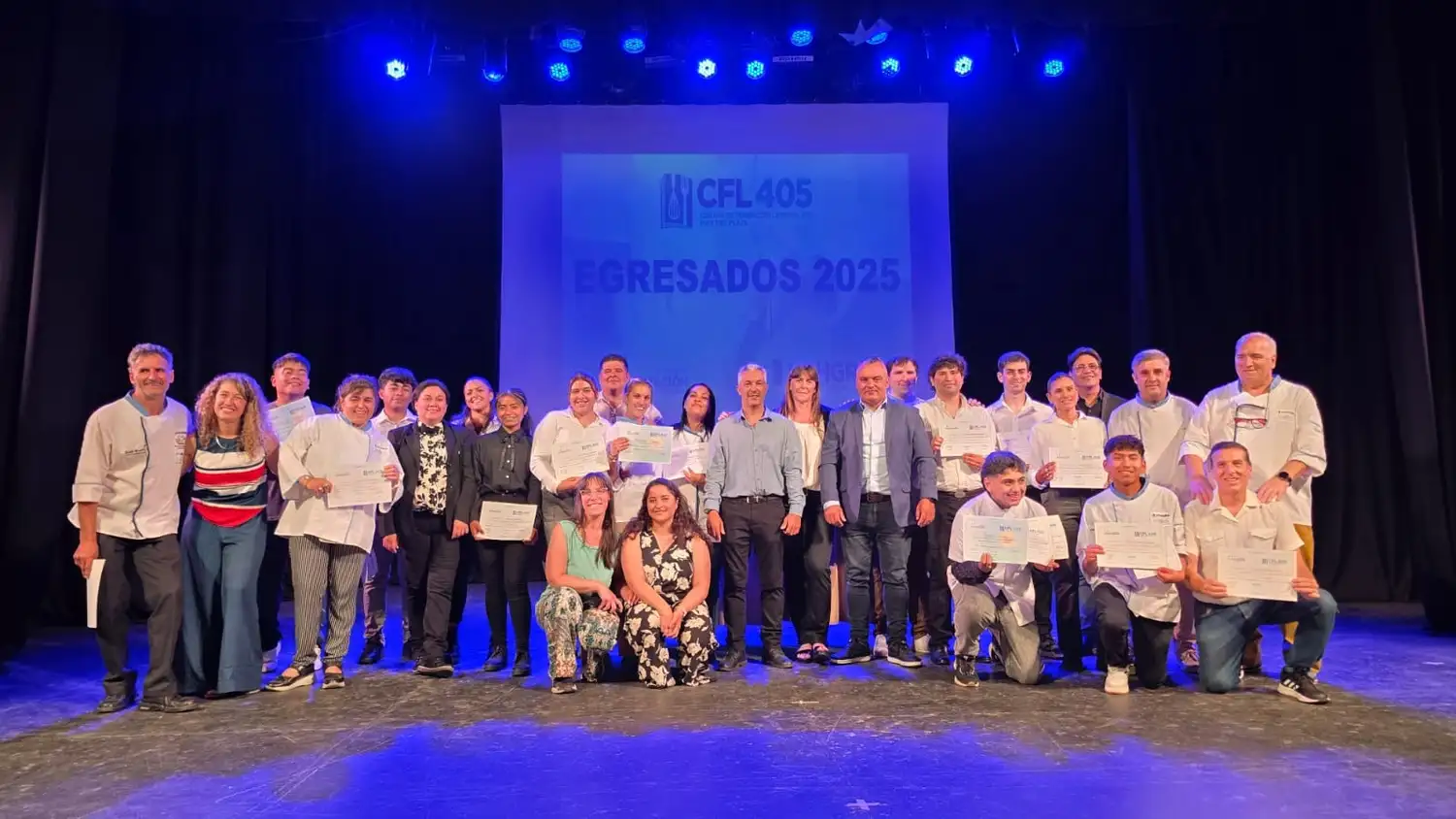 Los egresados recibieron sus certificados durante el acto de colación en el Teatro Colón.