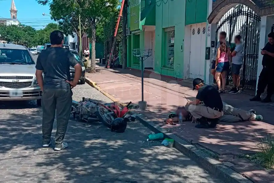 Fuerte accidente frente al Autódromo terminó con varios lesionados