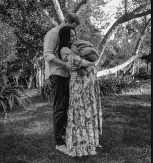 Esta fue la foto con que anunciaron el embarazo de Lilibet. Foto Instagram