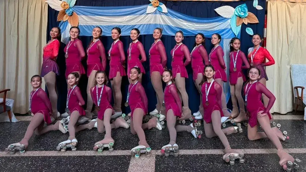 El equipo de patín artístico de Ave Fénix la escuela local perteneciente a la Sociedad Española