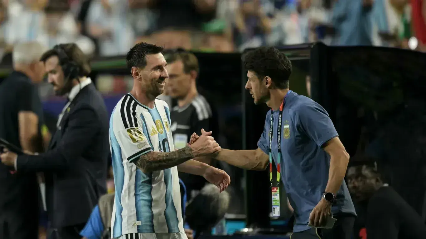Pablo Aimar: “Con Messi nos hemos acostumbrado a lo extraordinario”