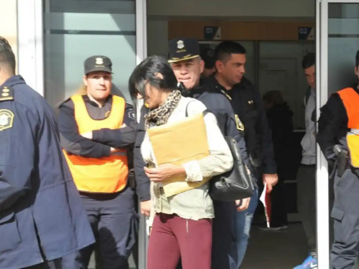 Imputan a dos médicos por amputar la pierna sana a una mujer