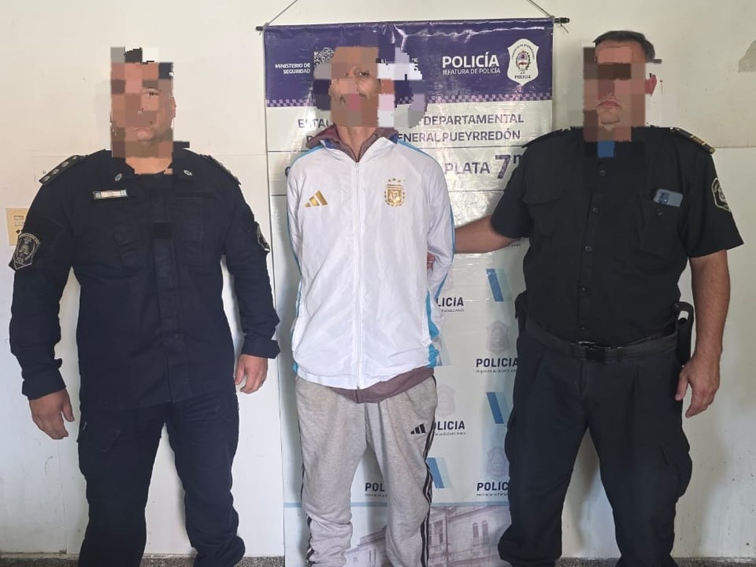 El allanamiento se realizó en Florisbelo Acosta al 6800 y además de aprehender al ladrón, secuestraron marihuana.