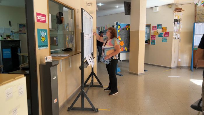 elecciones en Rafaela dentro de la escuela vechiolli - 1