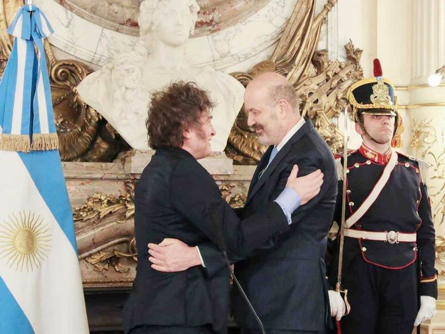 El Gobierno apunta a tener listo el nuevo decreto
que elimina leyes y organismos antes de fin de mes
