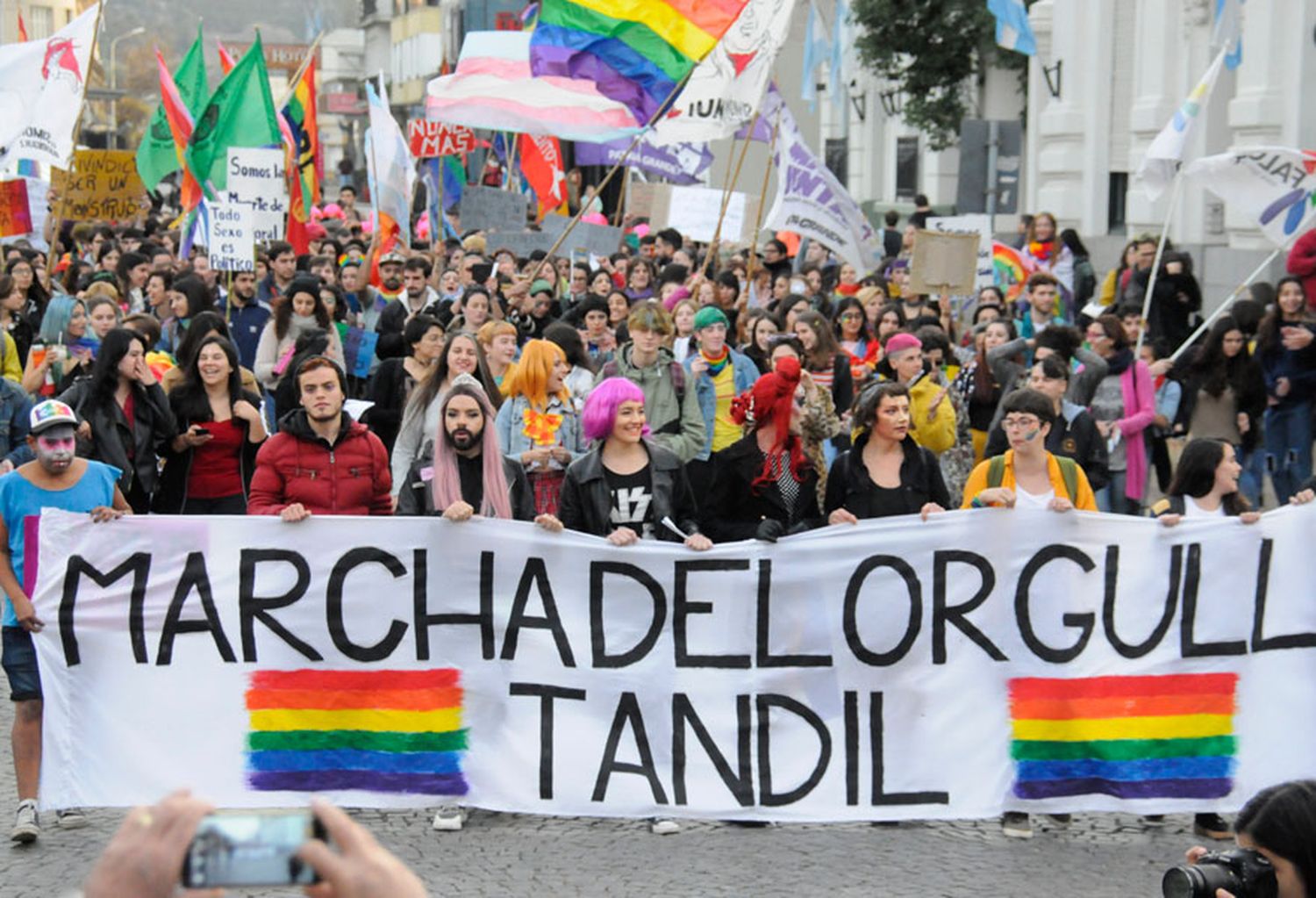 Alzando la bandera de lucha por los derechos LGTB, conmemoraron el Día del Orgullo