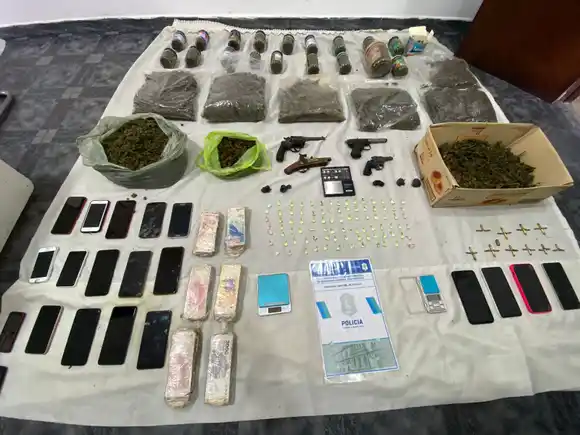 Allanamientos en el barrio Nuevo Golf: detienen a cuatro personas y secuestran armas, marihuana y cocaína