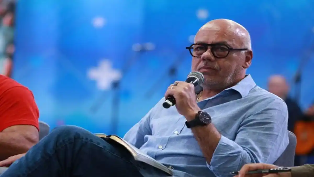 JORGE RODRÍGUEZ promete nueva LEY de COMUNAS antes del 15 de noviembre