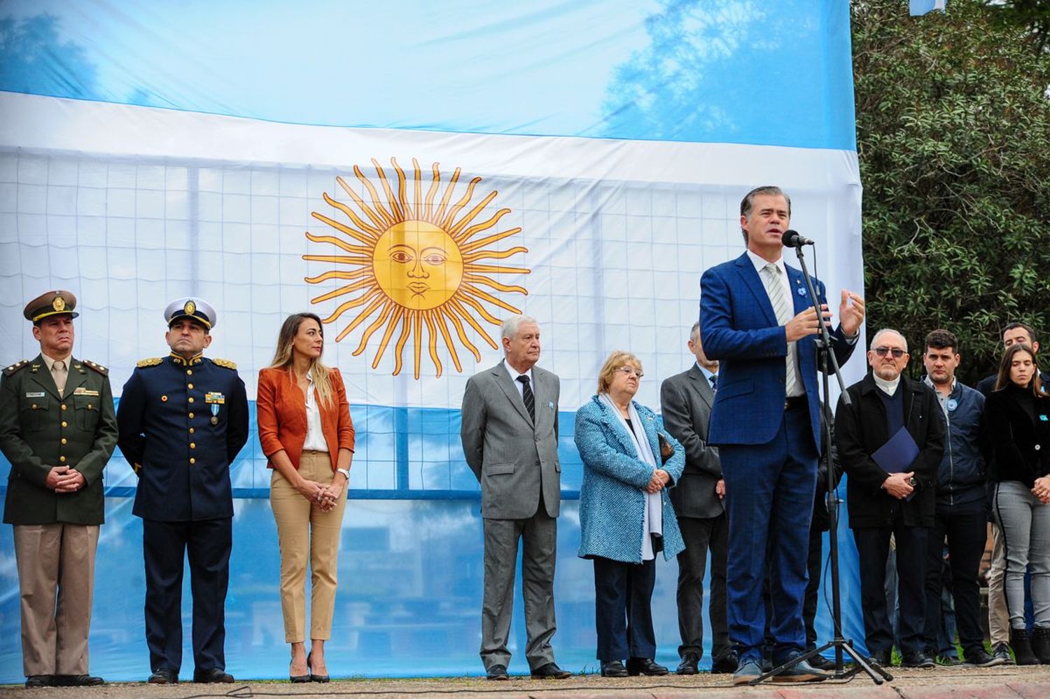 La Municipalidad de Gualeguaychú celebró el 9 de Julio junto a abanderados y vecinos