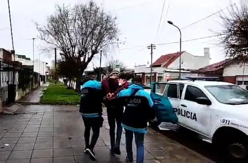 Detienen a un hombre autor de dos robos: en un complejo deportivo y en reconocido café de Plaza Mitre