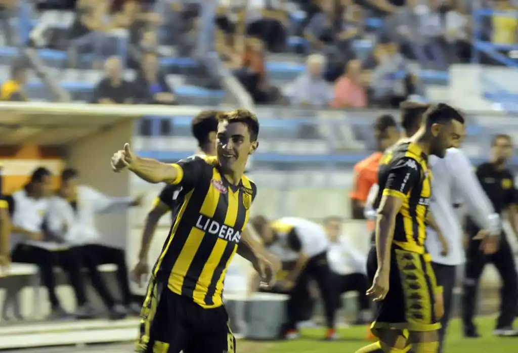 Santamarina fue oportuno y se aferró a otro triunfo en casa