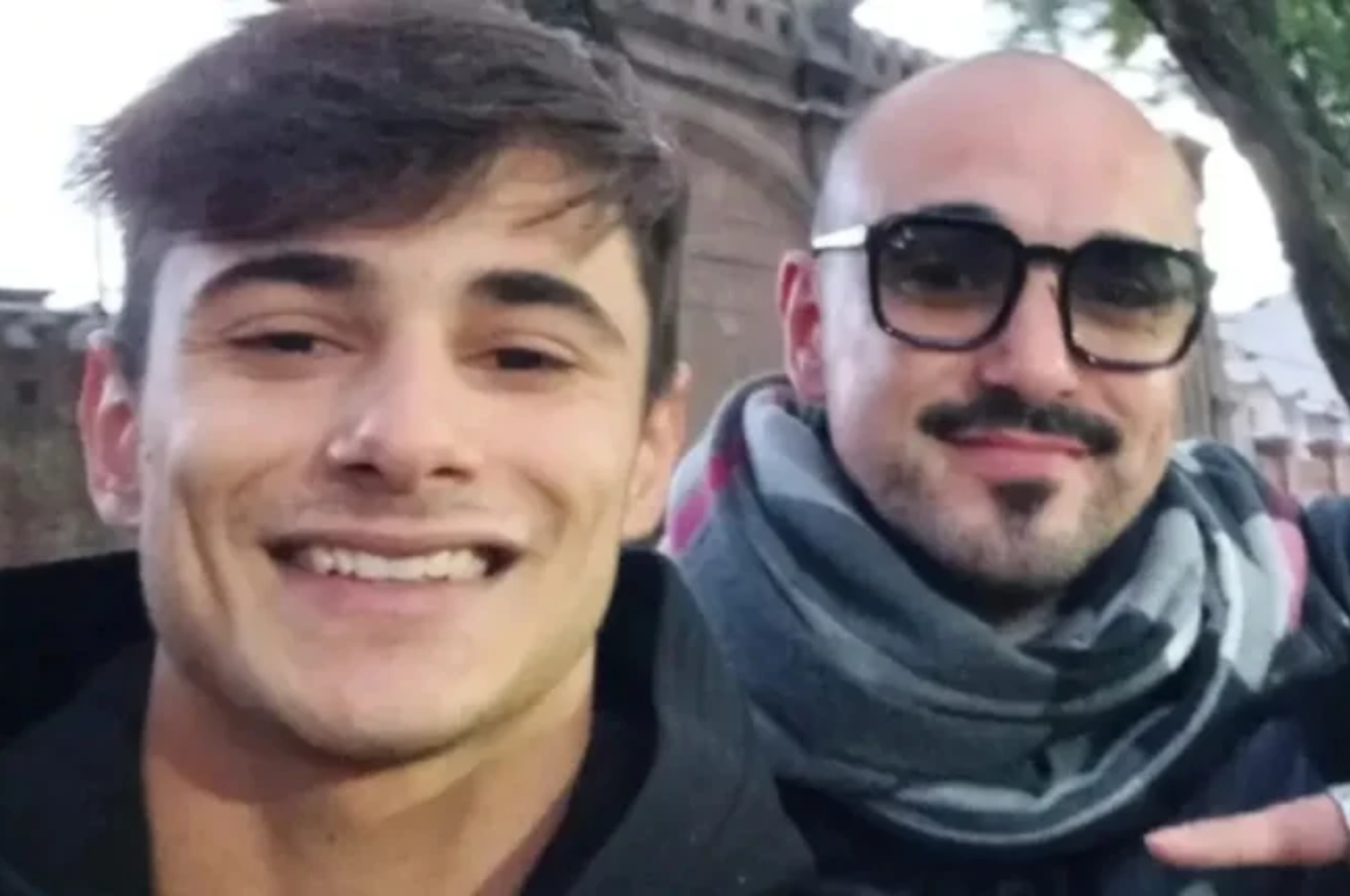 El noble gesto de Abel Pintos con un artista callejero