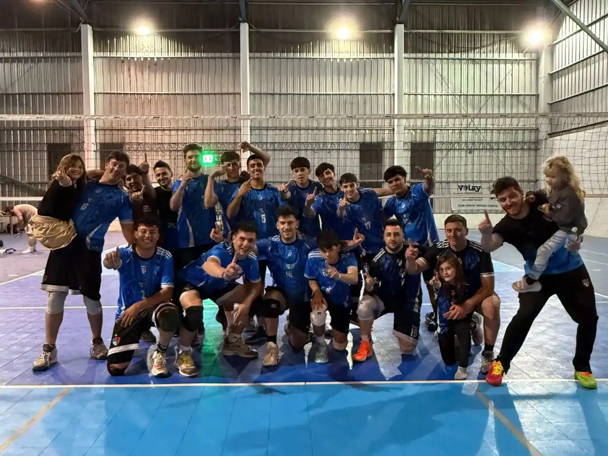 El festejo luego de ganarle a Belgrano de Arequito, su rival en las últimas dos finales.