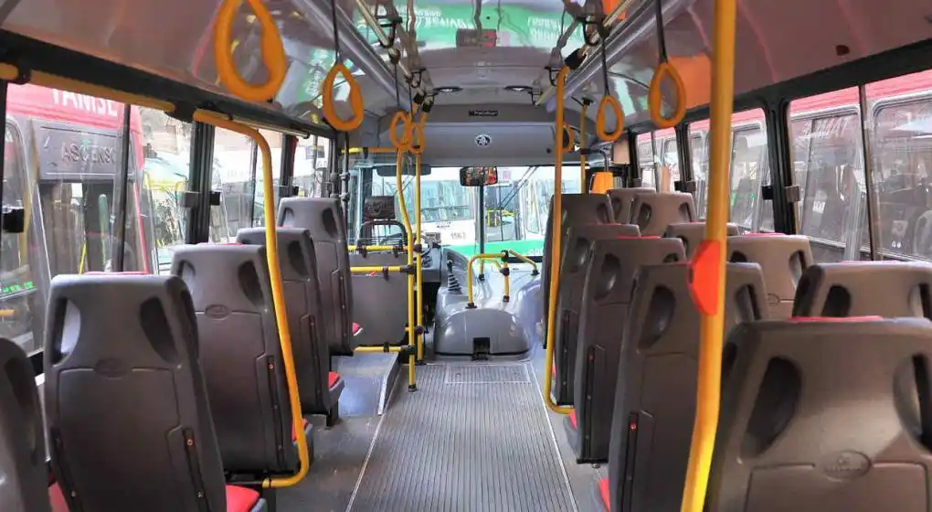 Paro en 80 líneas de colectivos por una pelea interna de la UTA: Hay miles de pasajeros afectados en la Provincia