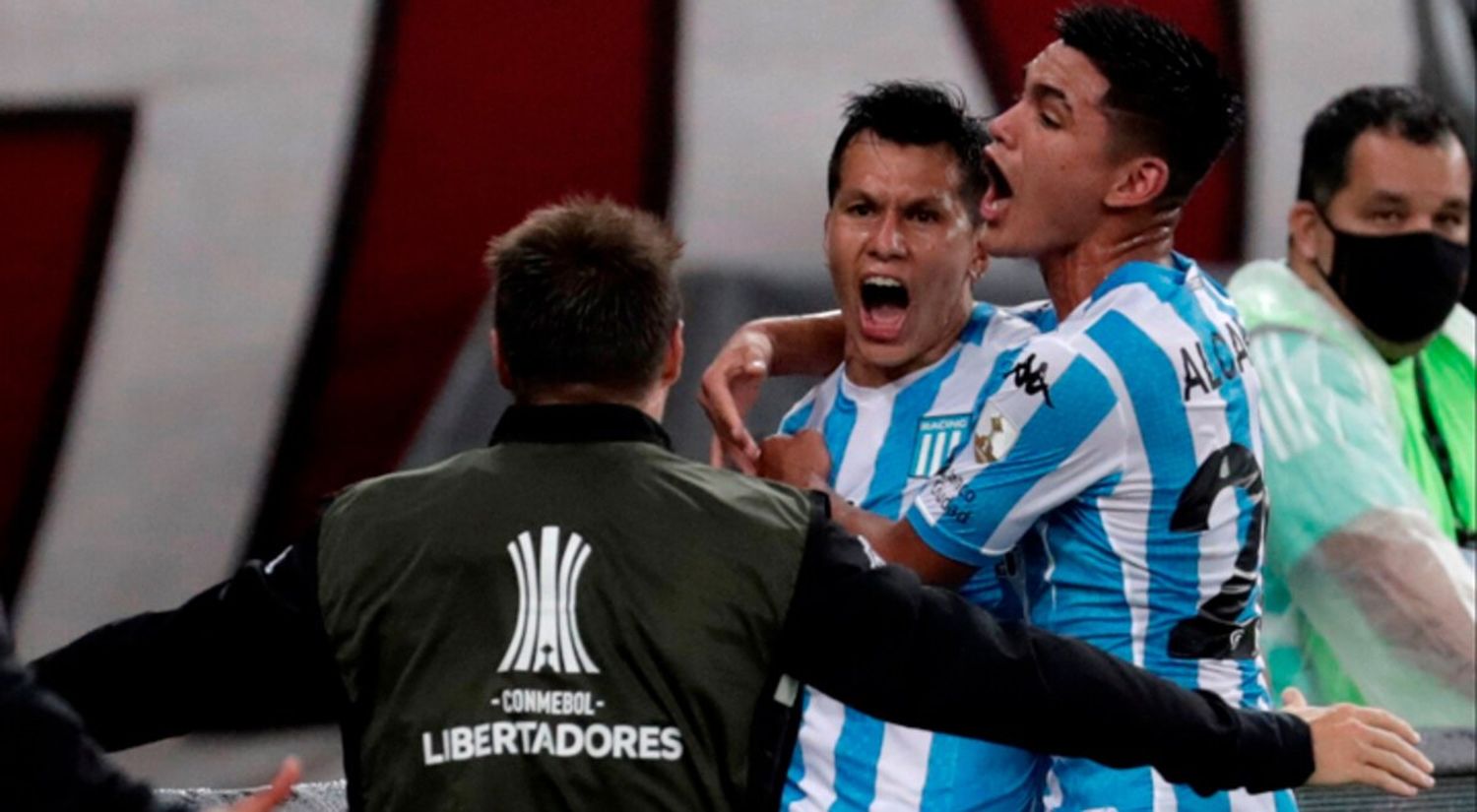 Con el corazón en la mano y por penales, Racing dejó afuera a Flamengo en Brasil