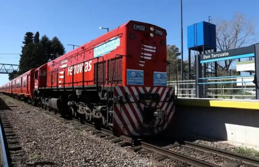 La formación pertenece al ferrocarril Belgrano Norte.