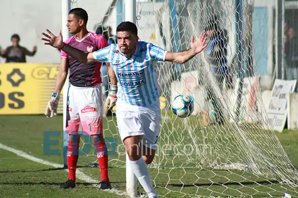 Juventud ganó en la agonía del partido y salió de la zona de descenso directo