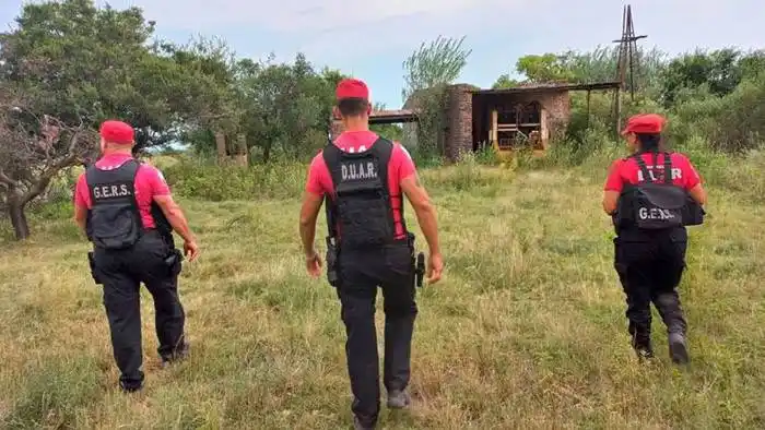 Una pareja de jubilados fue asesinada a balazos  y buscan a su nieto como principal sospechoso