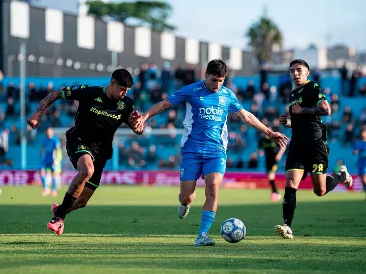 Aldosivi perdió ante Estudiantes de Río Cuarto y se complica en la lucha por la permanencia