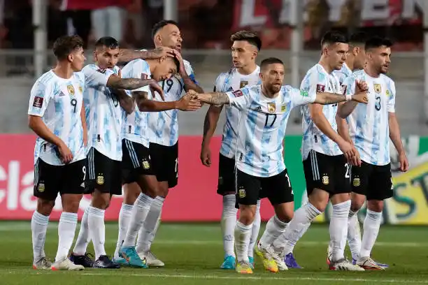 Argentina festeja en el triunfo sobre Chile.