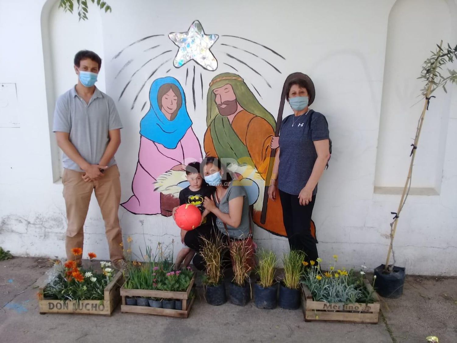 El municipio donó plantines y un olivo a la parroquia San Cayetano