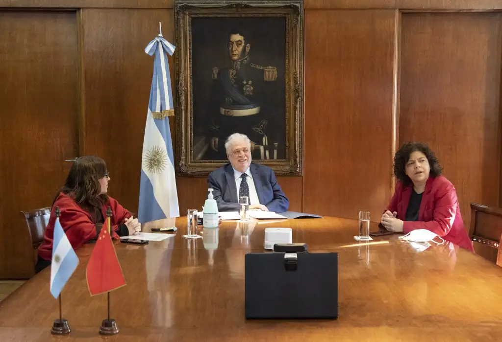 Se autorizó la realización de estudios de la vacuna china