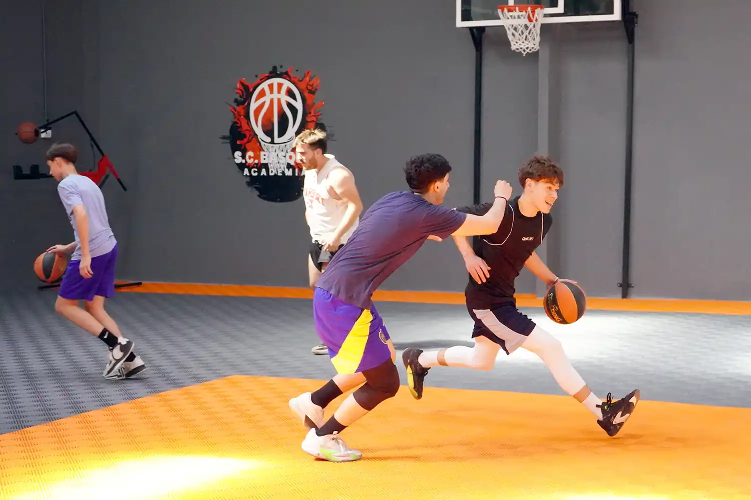 Santiago Cuñado. Al frente de su academia y a detalles del Torneo de Verano 3x3