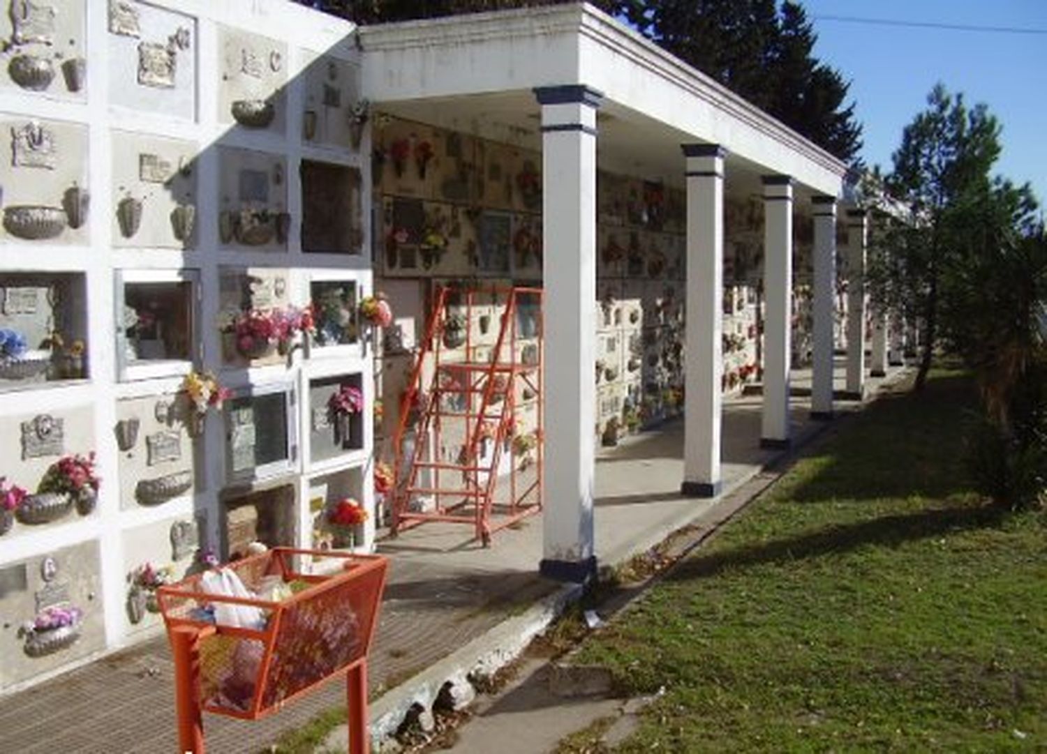 Coronel Rosales: Tiros y trompadas en el cementerio mientras enterraban a un familiar