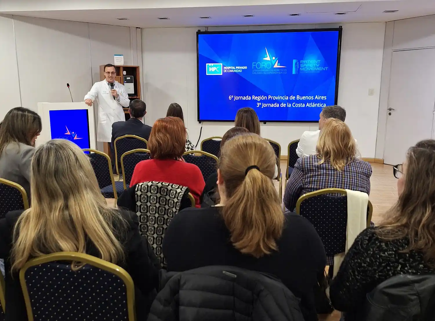 Distintos actores se reunieron para compartir experiencias y conocimientos sobre estrategias de mejora en calidad y seguridad.