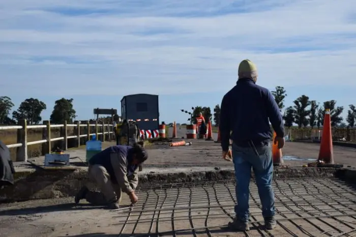 Realizan trabajos en el puente del arroyo Seco, sobre la ruta 75