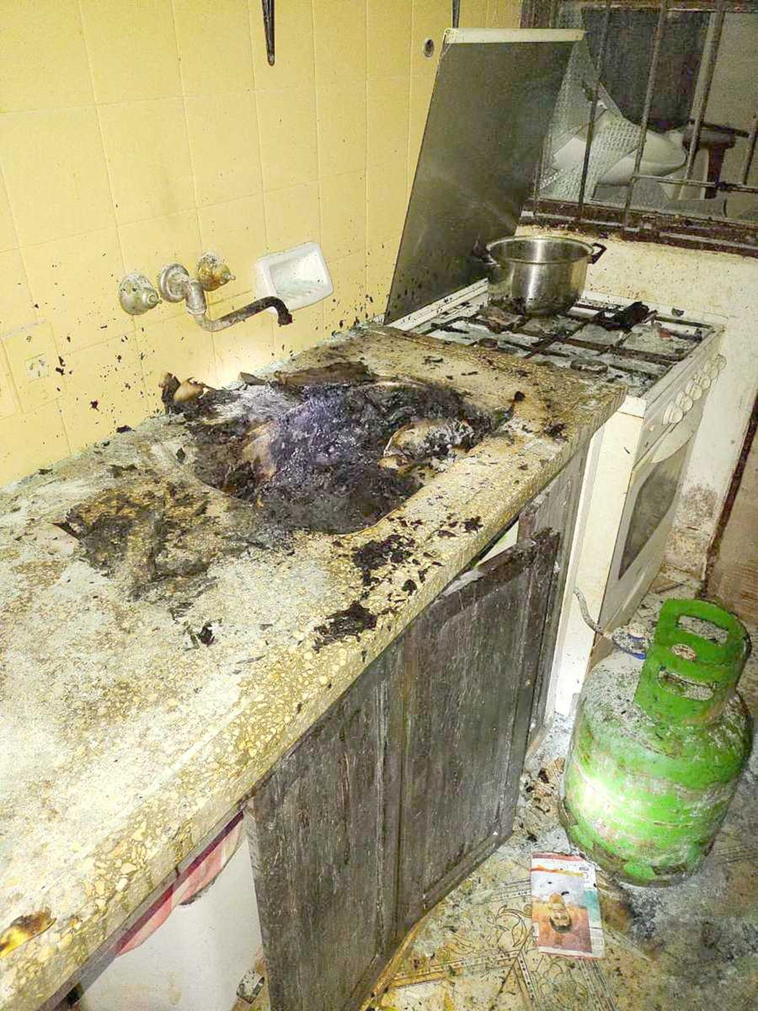 La Policía rescató a una sexagenaria de un principio de incendio en su vivienda