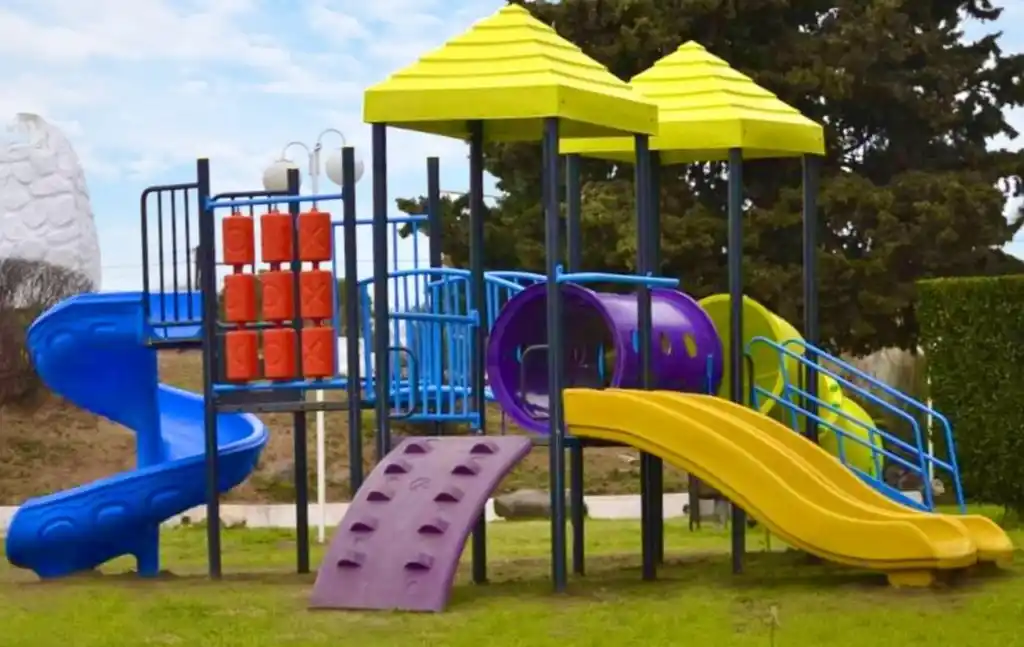 Licitan  la compra de juegos infantiles para 20 espacios verdes de la ciudad